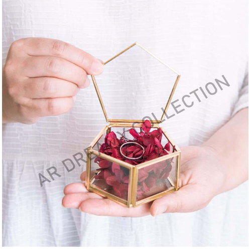 AR226 PANTAGON GLASS  RING BOX