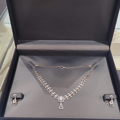 Modern Stylish Necklace Set