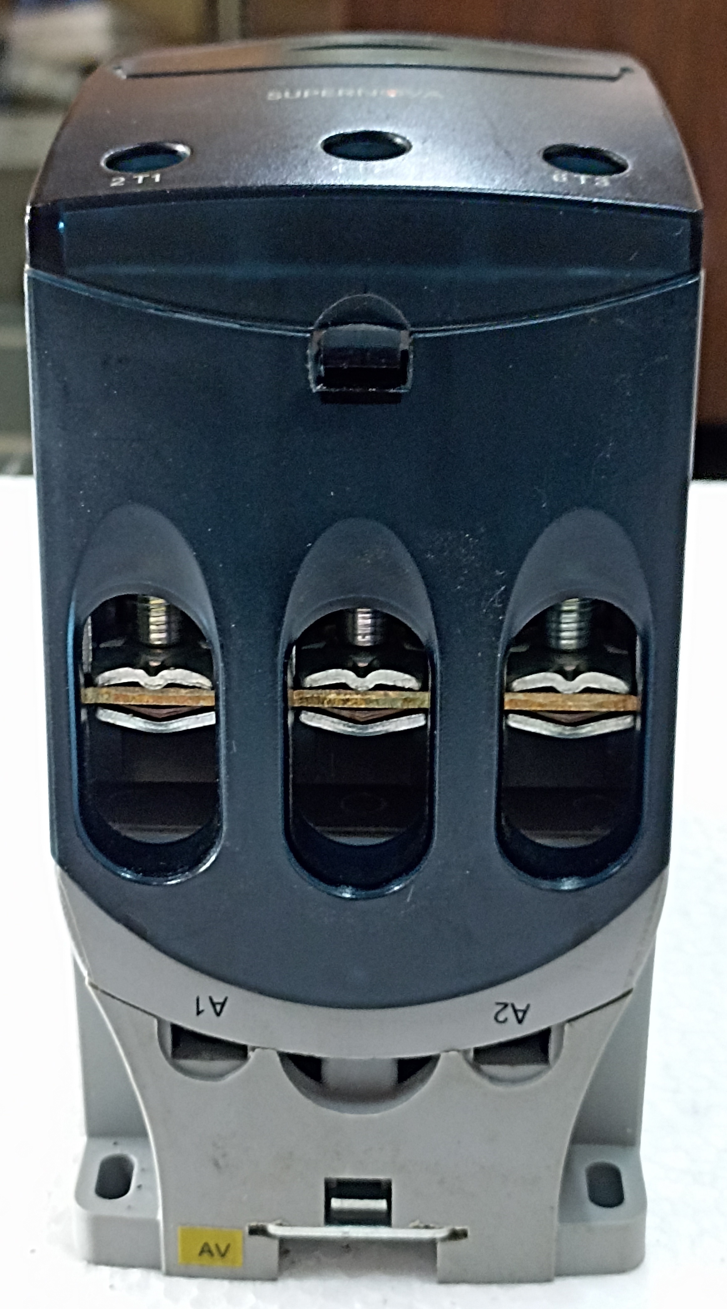 LT NEW MO-110 3-POLE CONTACTOR