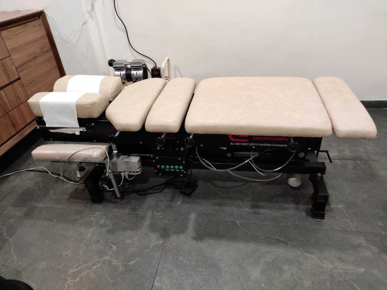 chiropractic table with pelvic drop