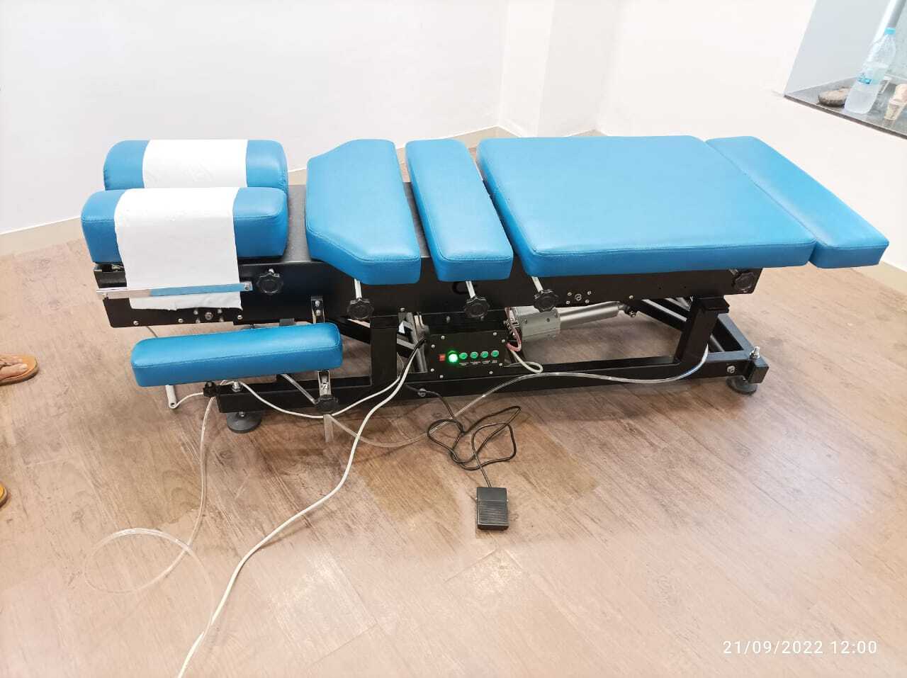 chiropractic table with pelvic drop