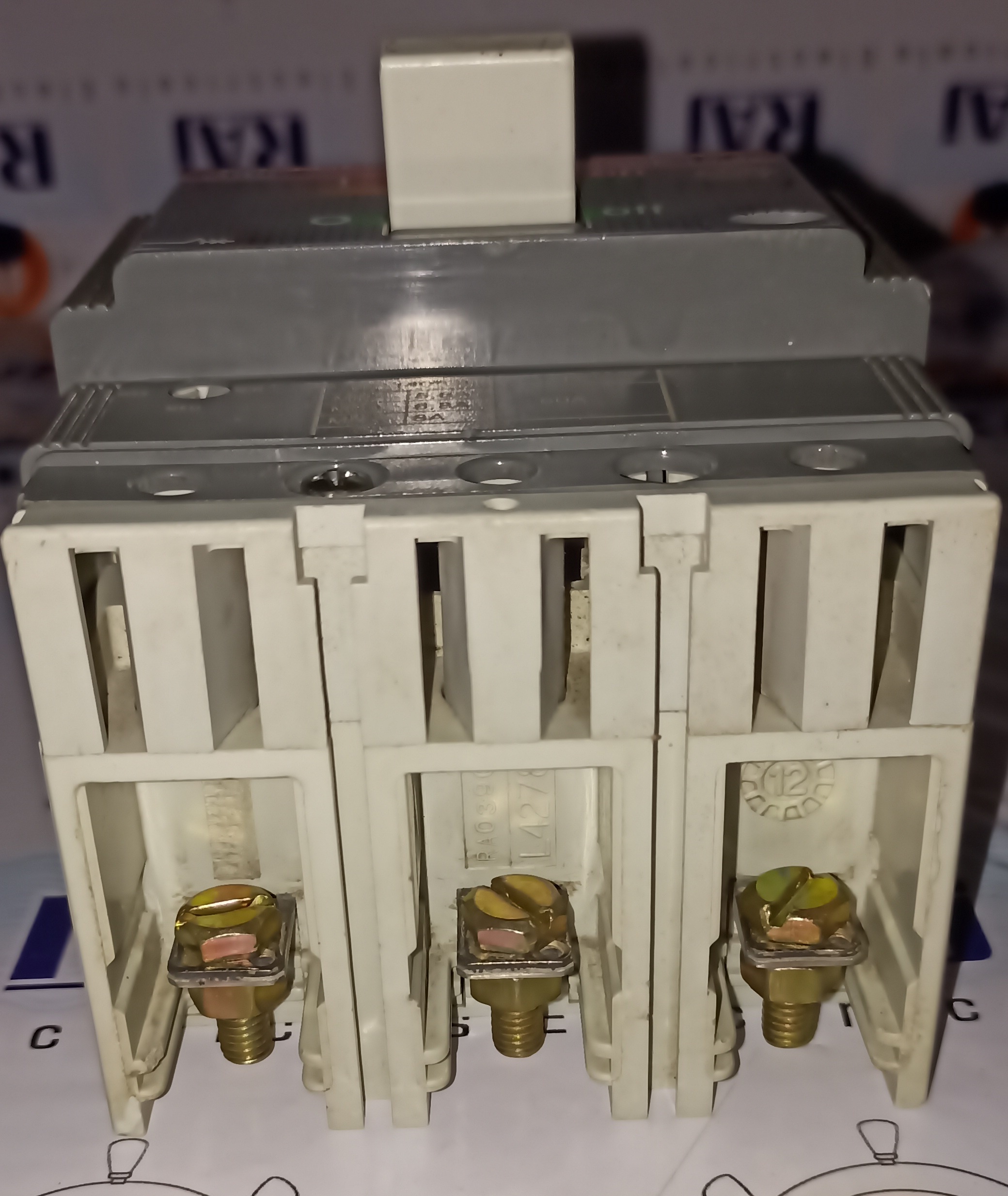 ABB SACE TMAX 8A 3P MCCB