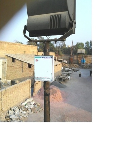 Sunlight Based Street Light Controller - Color: Black