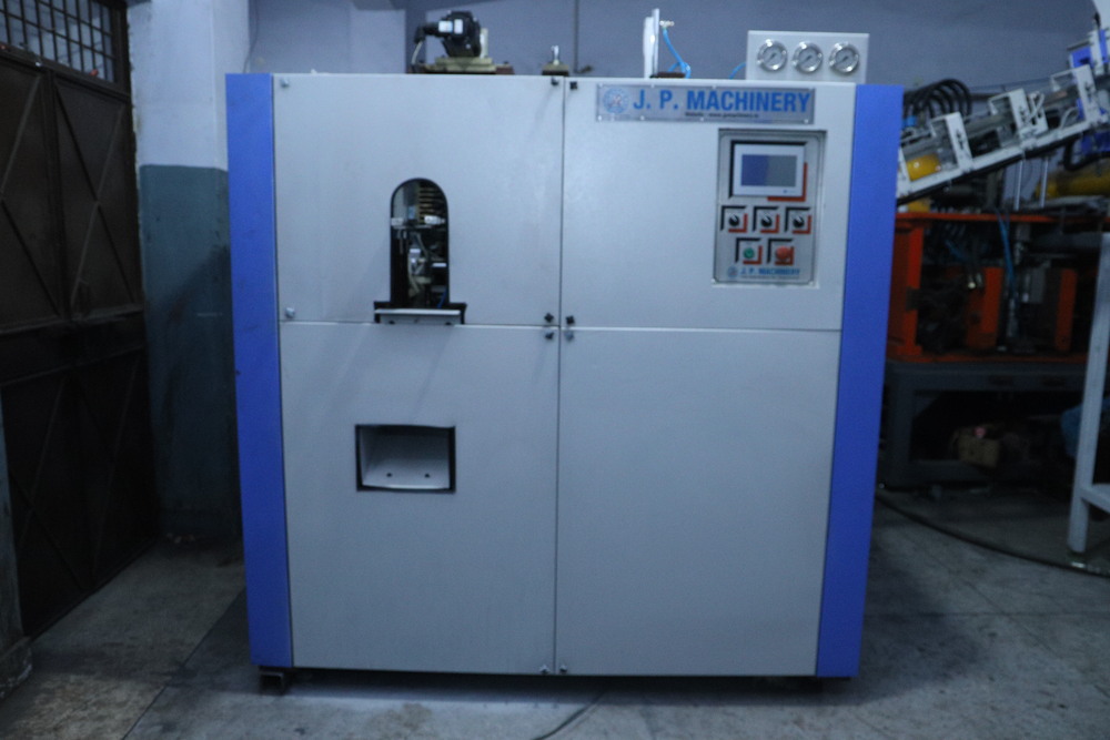 Man Feed Pet Blow Moulding Machine - Color: White/Blue