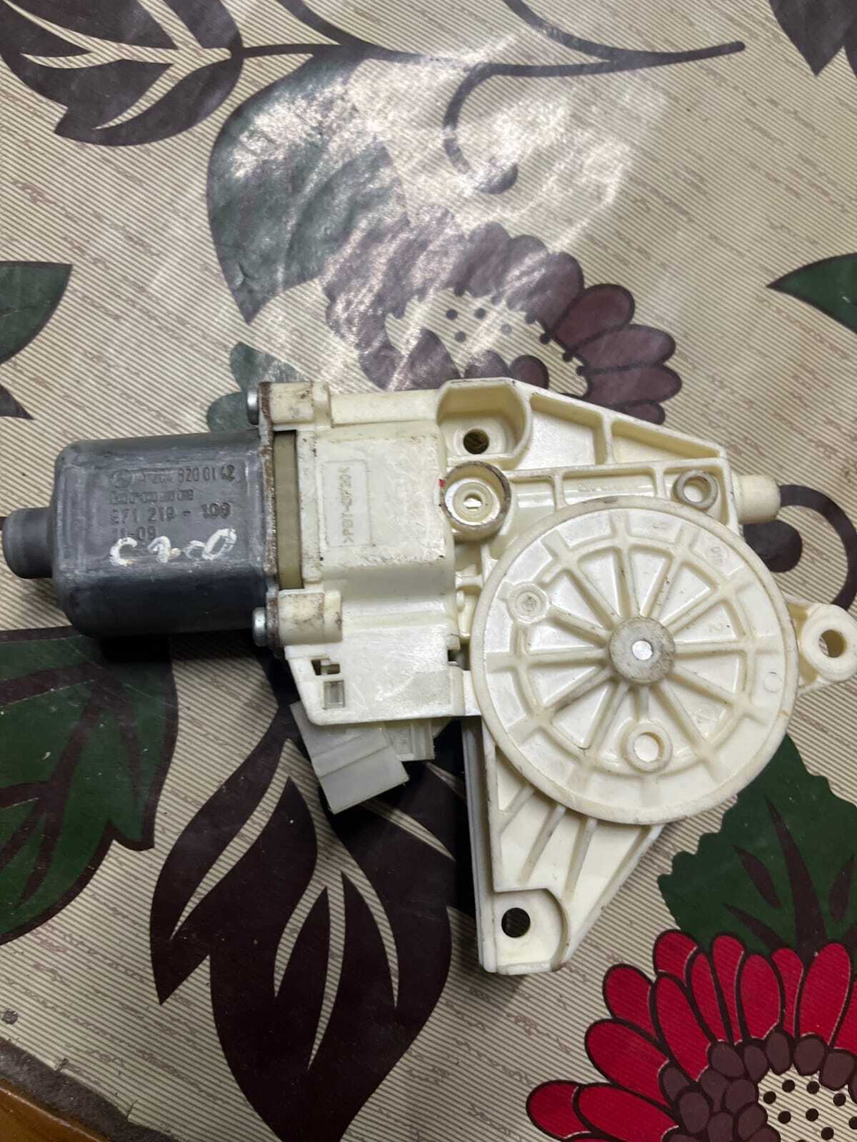 POWER WINDOW MOTOR OF MERCEDES