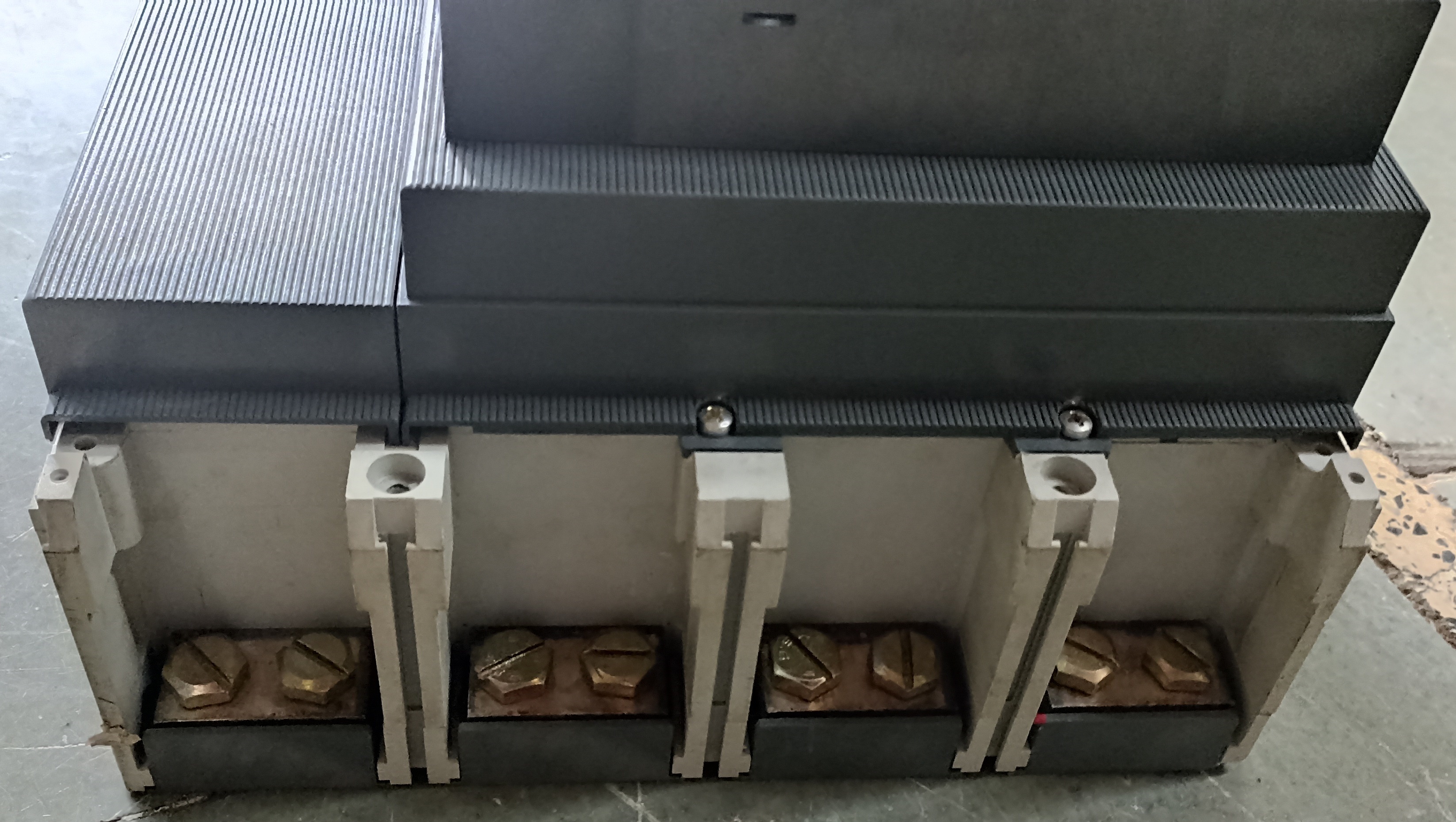 ABB SACE TMAX 1250A 4P MCCB