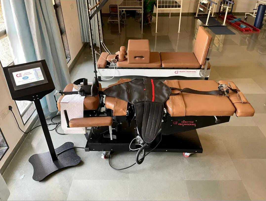 Robotic decompression table