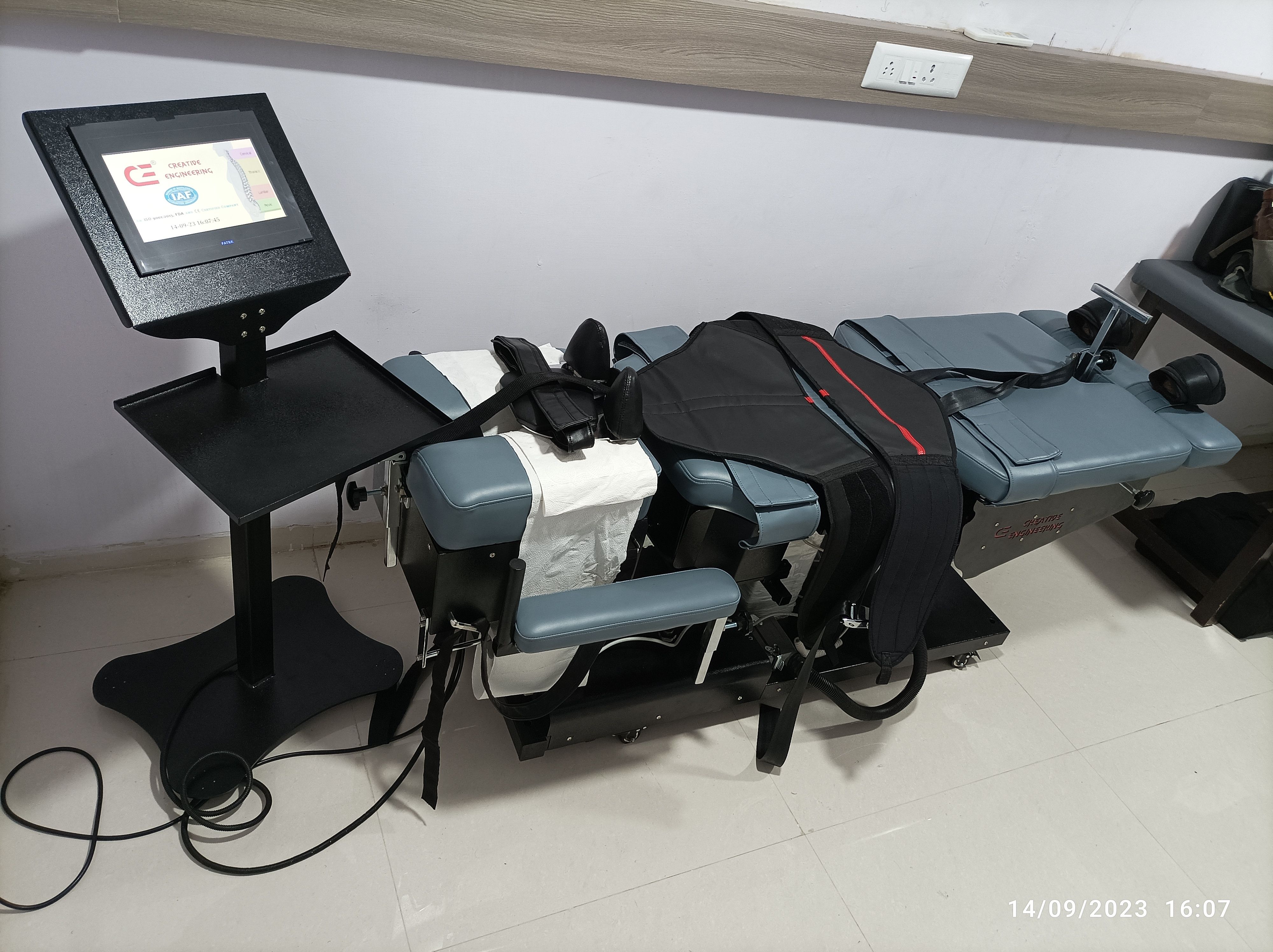 Advance robotic spinal decompression system