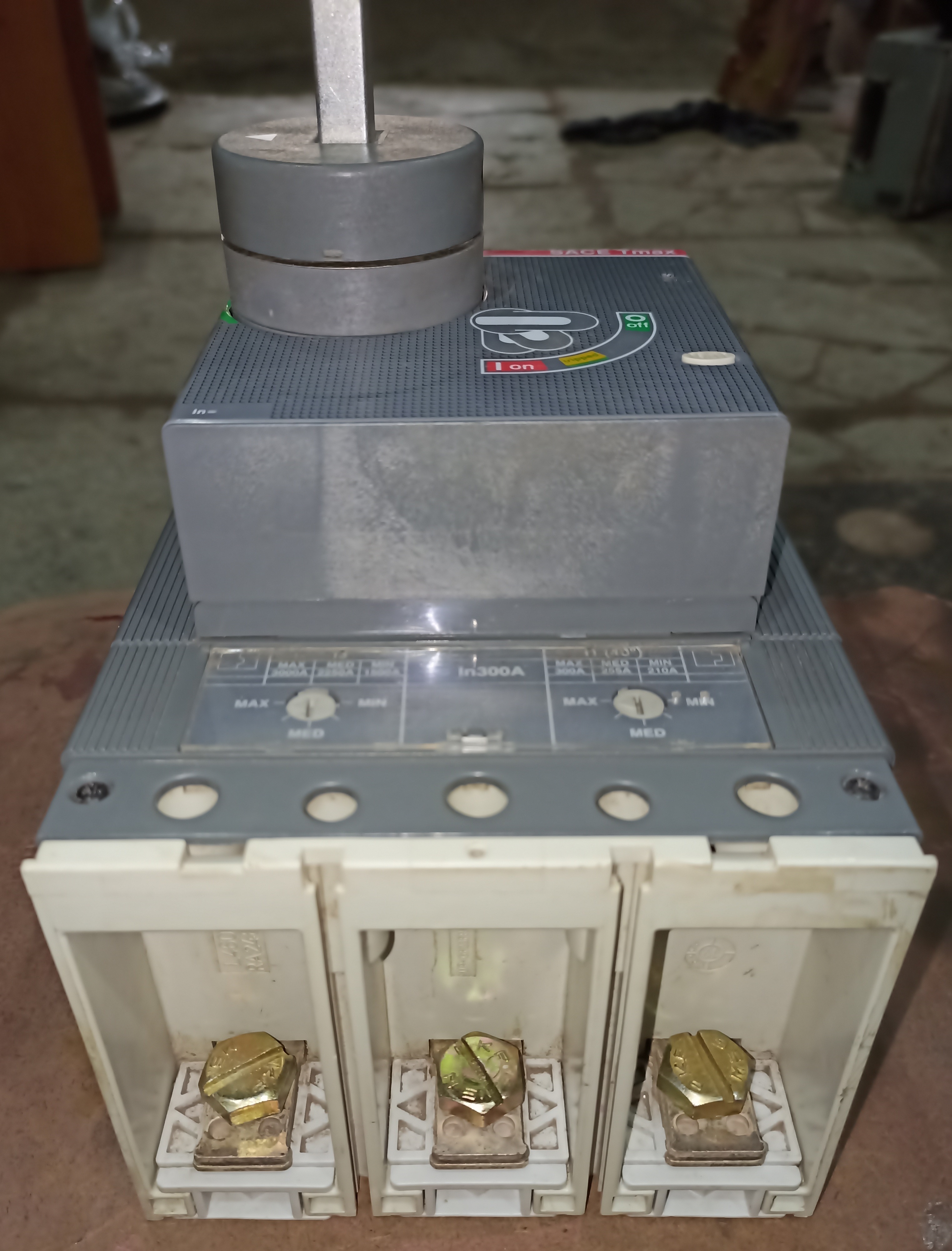 ABB SACE TMAX 300A 3P MCCB