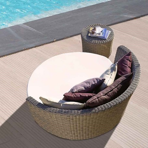 Round shape Day Bed