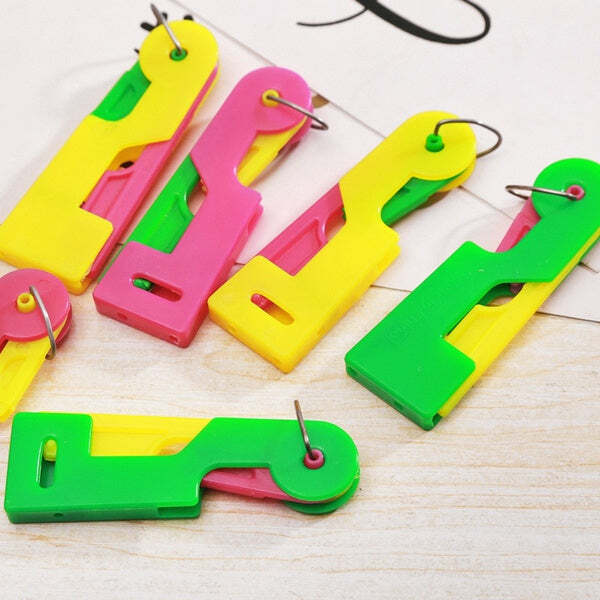 AUTOMATIC NEEDLE THREADING DEVICE (MULTICOLOUR) 1381