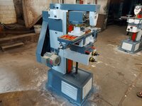 UNIVERSAL GEAR HEAD MILLING MACHINE NO.0