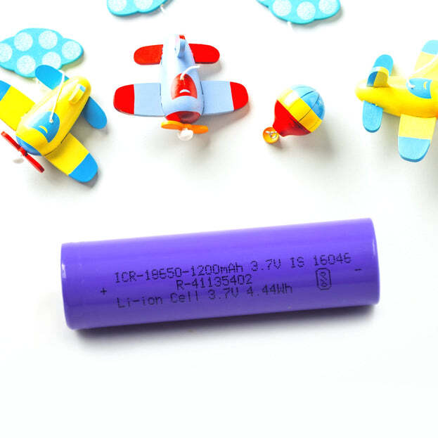 HIGH CAPACITY RELEASED RECHARGEABLE BATTERIES 3.7V 1200MAH FLAT TOP LITHIUM RECHARGEABLE BATTERY (1PC) 6207