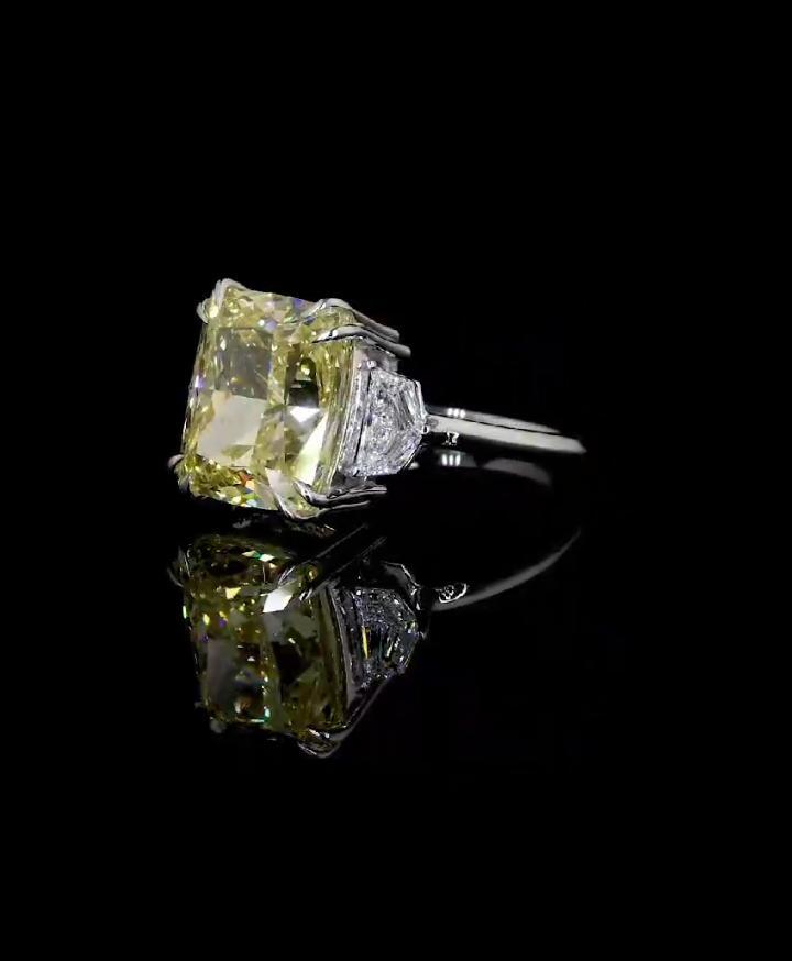 Cushion Fancy Vivid Yellow diamond ring