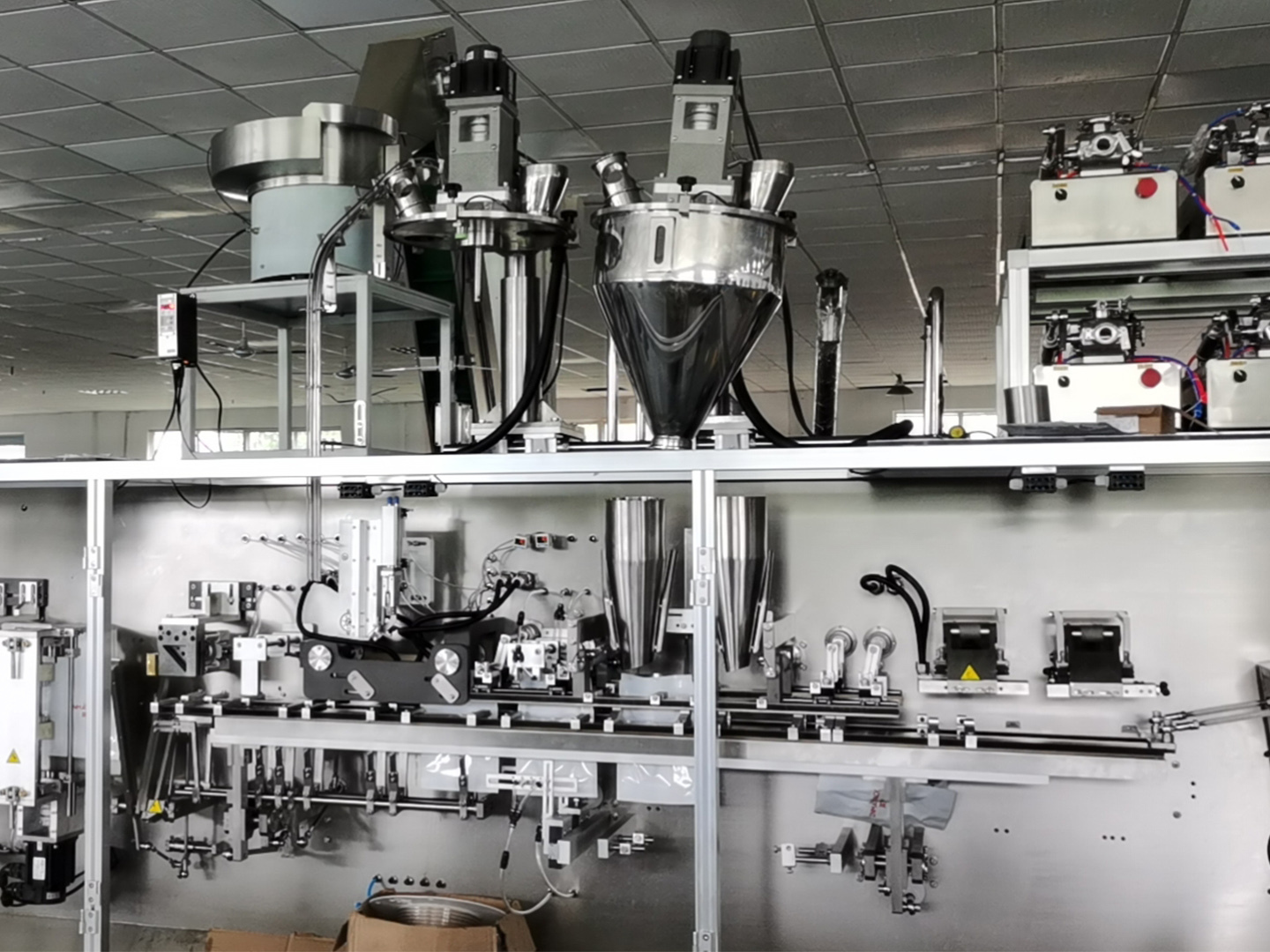 Automatic horizontal shaped standup pouch sachet shaped bag form fill seal packing machine liquid food snack packing machine