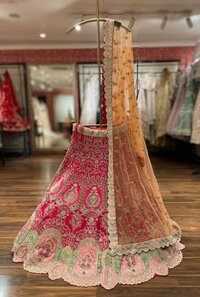 Lehanga Hanging Stand