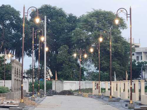 6 Meter Single Arm Decorative Street Light Pole - Cast Iron/Cast Aluminum, Rust-Proof Coating, Oxidization Resistance, Hurricane Wind Resistant