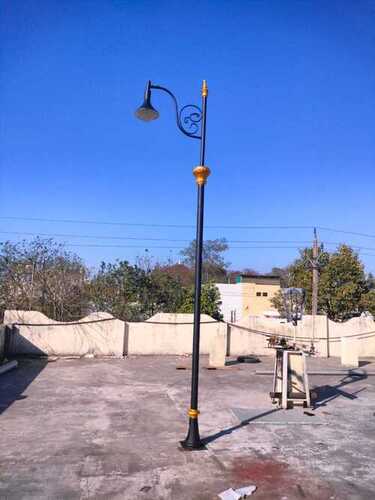 4 Meter Single Arm Decorative Street Light Pole - Cast Iron & Cast Aluminum | Oxidization Resistance, Hurricane Wind Withstanding, Electroplated Finish