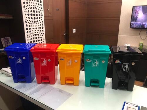 My Family Plastic Square Pedal Bin 16 Ltr