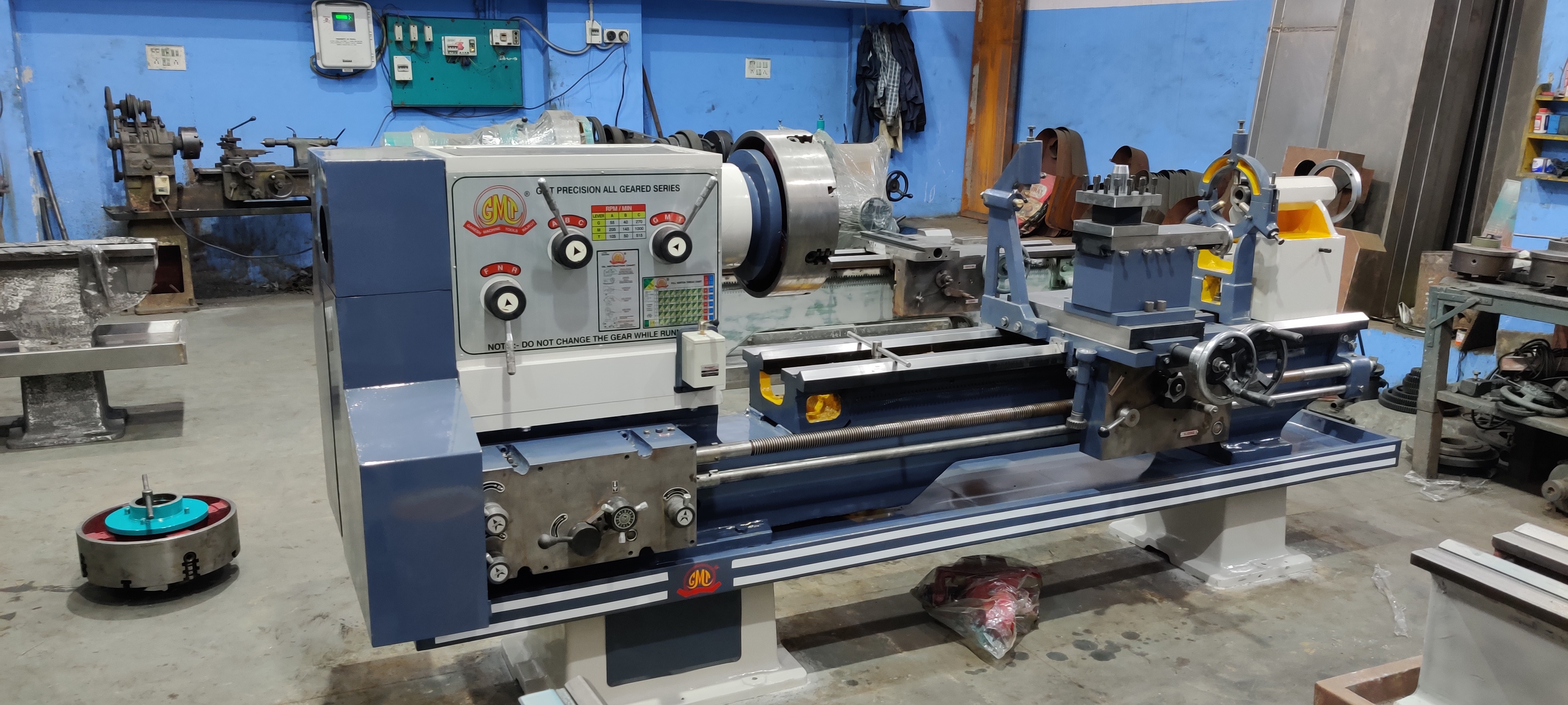 9 Feet Geared Head Heavy Duty Lathe Machine