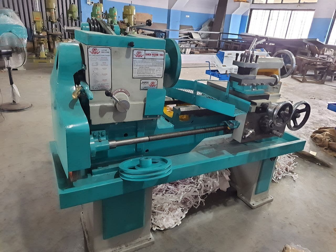 4.06 Feet Medium Duty Lathe Machine