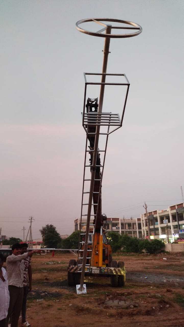 party plot light pole