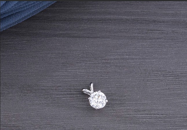 Round Solitaire Pendant lab Grown Diamond.