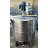 Stainless Steel Liquid Mixing Tank Capacity: 3000 Liter/day