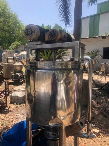 Mixing Vessel With Bottom Homogenizer Capacity: 400 Liter/Day