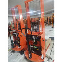 Battery Operated Hydraulic Stacker