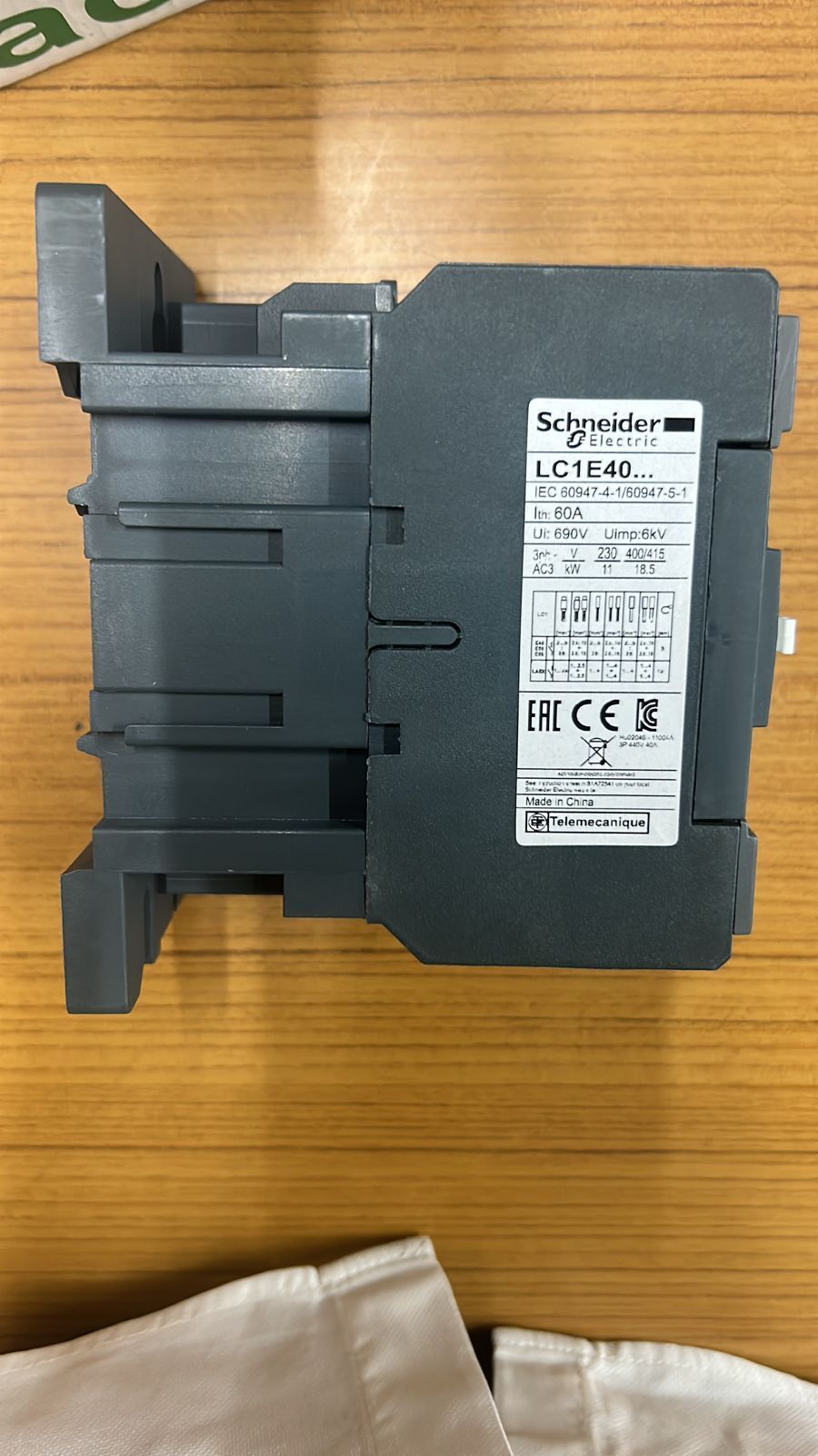 Schneider contactor Lc1e40