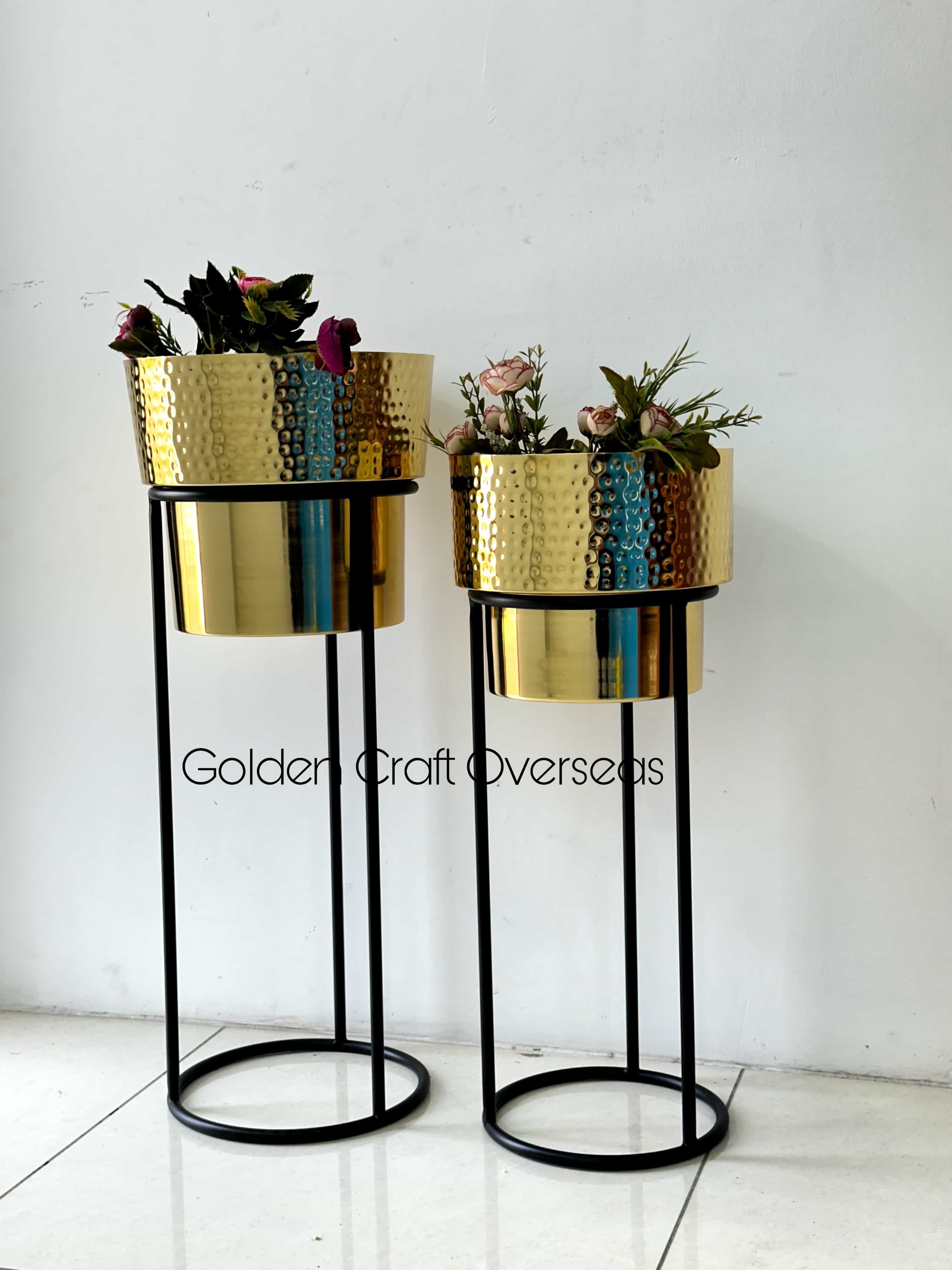 High Quality Planter Set of 2 in iron with gold plated finish for interiors