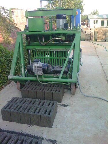 Concrete Solid And Hollow Block Making Machine Voltage: 420 Volt (V)