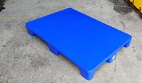 Roto Moulded Plastic Pallets - Heavy-duty Lldpe | 4-way Entry, 1000-4000 Kg Load Capacity, Single Faced Design, Premium Quality Performance