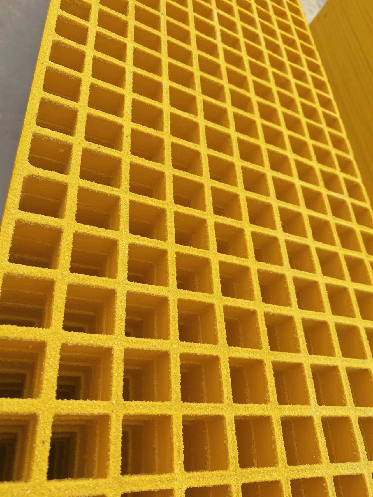 FRP Moulded gratings Heavy duty 9-11 mm