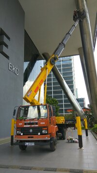 200 Feet Truck Mounted Boom Lift Rental Services