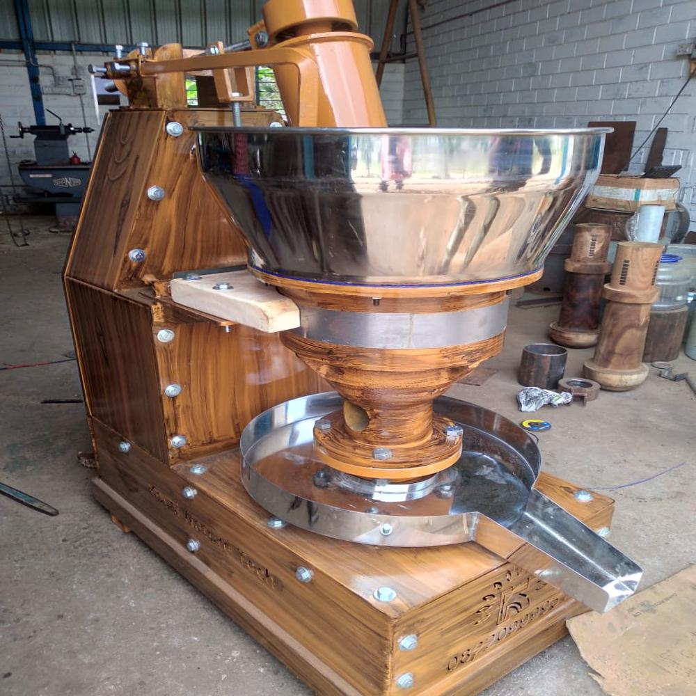 Cold Press Oil Machine In Kerala - Automatic Grade: Semi-automatic