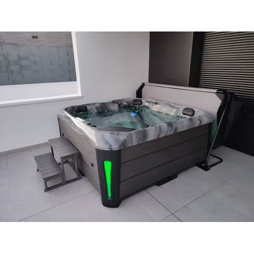 Jacuzzi Hot Bath Tub