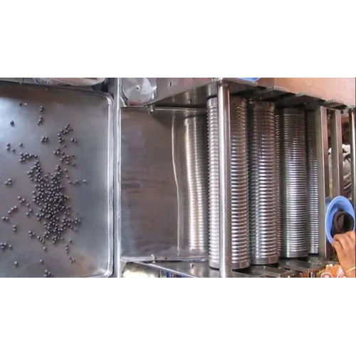 Silver Three Phase Ayurvedic Pills Making Machine