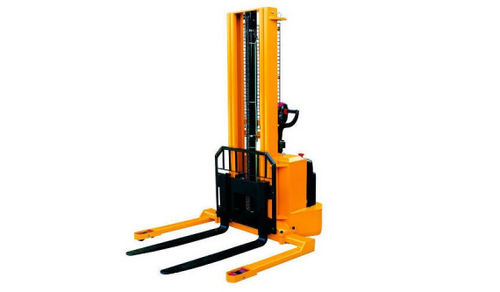 Easy To Operate Straddle Type Stacker