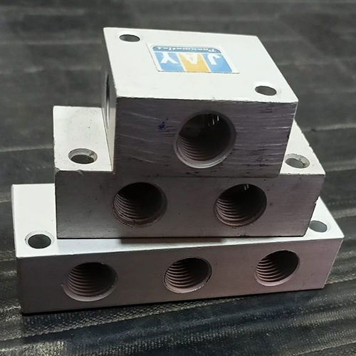 Oxygen Cylinder Manifold Block Body Material: Stainless Steel