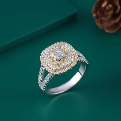 Diamond Studded Gold Ring
