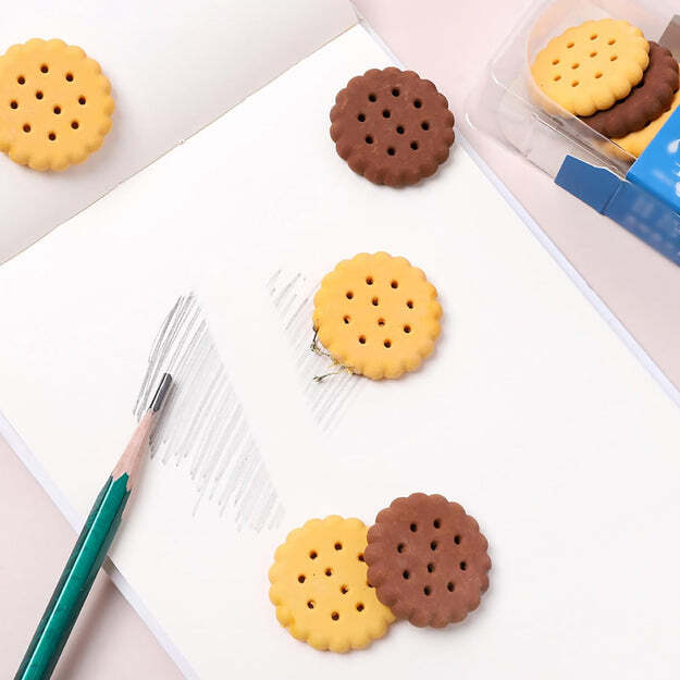 PACK OF 6 ERASERS ERASERS STATIONERY SCHOOL RUBBER SCHOOLS SKETCHES OFFICE SIGN KID PARTY FAVOUR GIFT TOY GIFT CREATIVE CHRISTMAS BIRTHDAY GIFT IN SHAPE BISCUITS