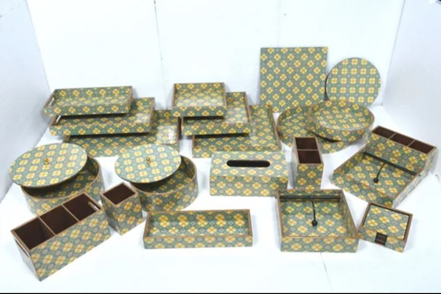 WOODEN SERVING PLATTER 010