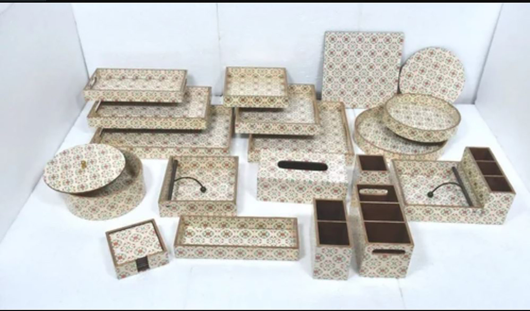 WOODEN SERVING PLATTER 11