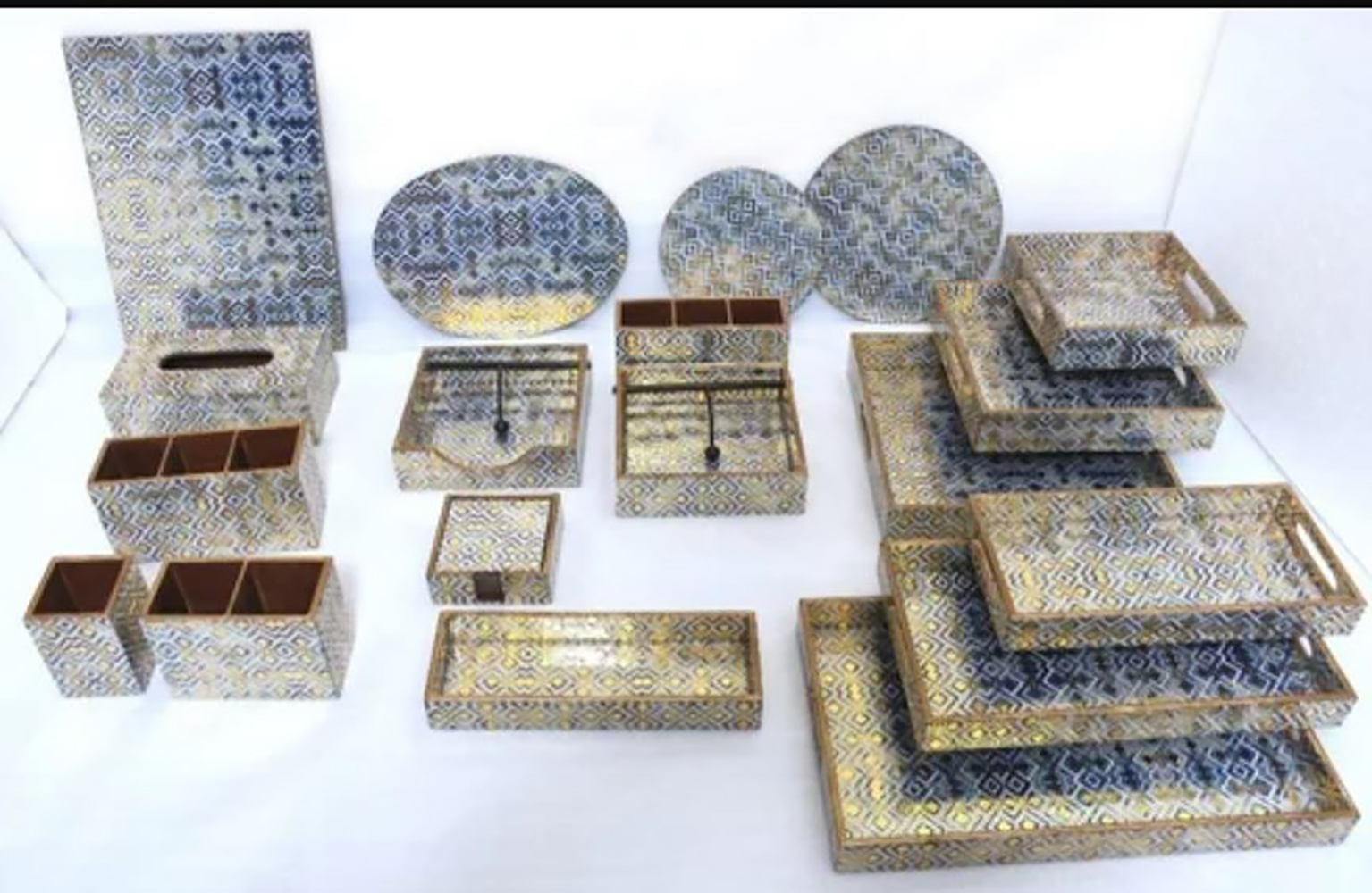 WOODEN SERVING PLATTER 12