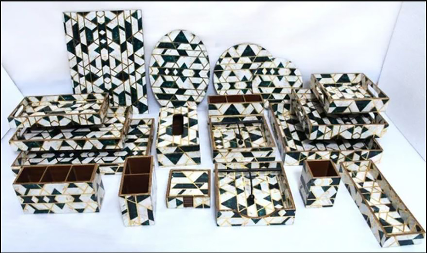 WOODEN SERVING PLATTER 16