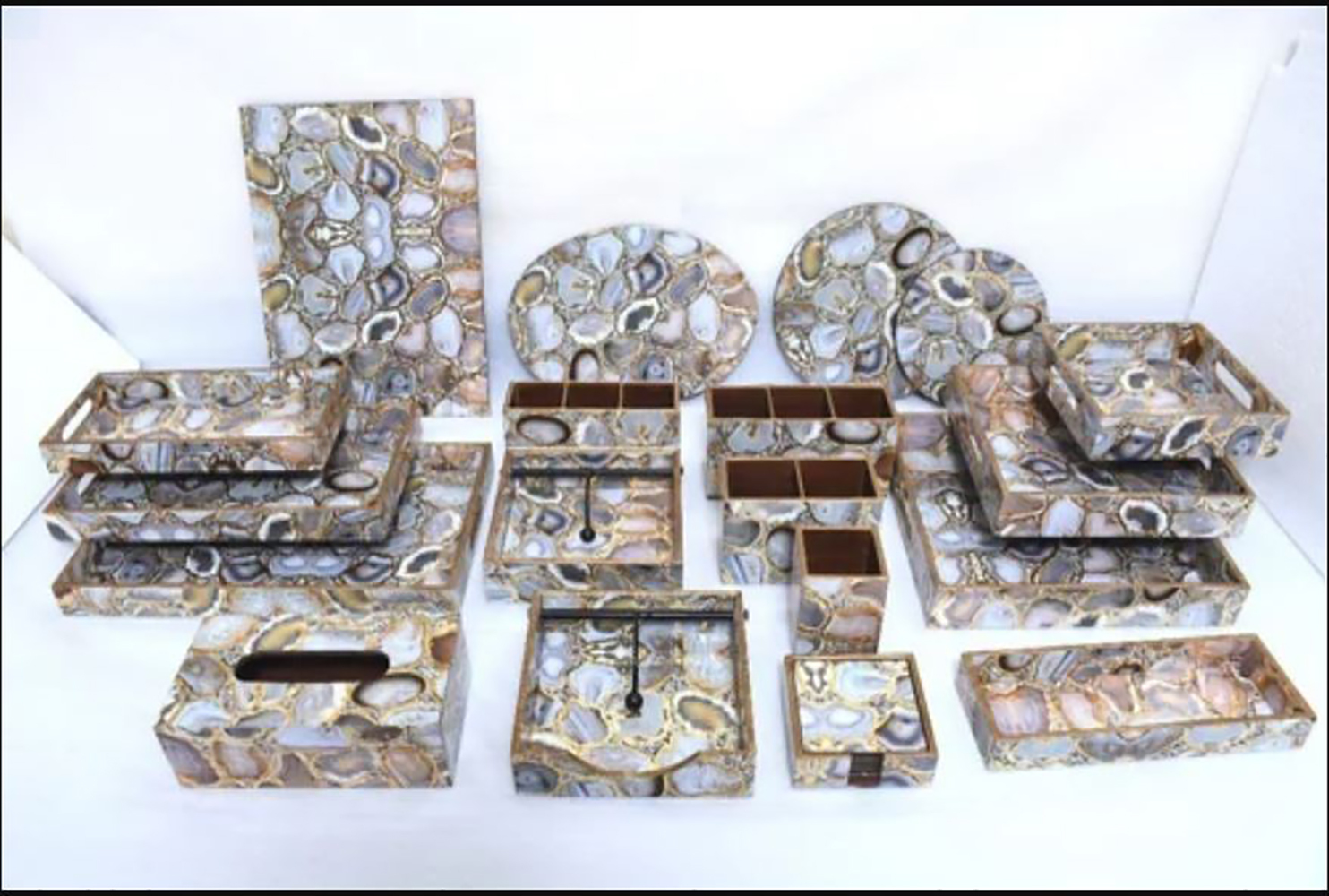 WOODEN SERVING PLATTER  20