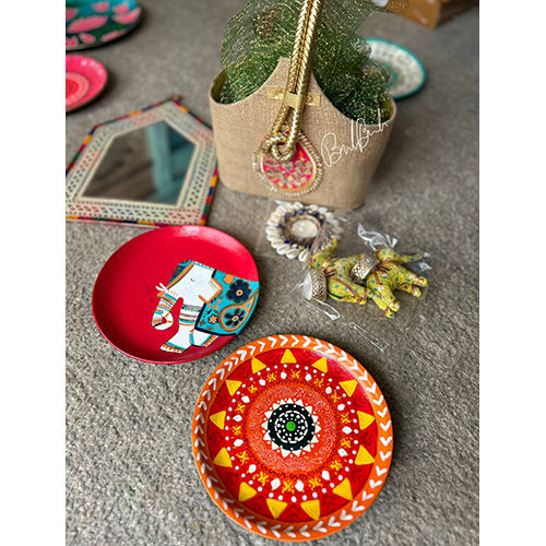 Hand Painted Wall Plate With Gift Hamper In Jute Basket - Color: As Per Availability