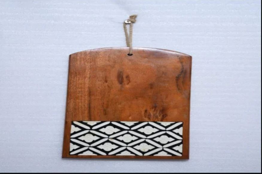 WOODEN CHOPPING BOARD 18